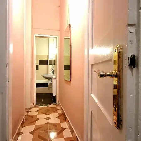 Eclectic Big Apartment *